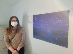 Martina con l'opera sulla montagna donato alla fisiatria del Santa Croce