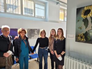 Le tre giovani artiste con i genitori di Roberta Bernardi