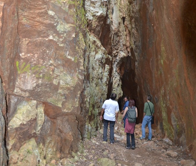 Busca_cave di Albastro rosa.