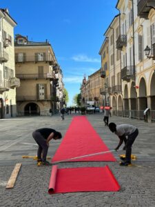 Visita Mattarella, si prepara il tappeto in via Roma