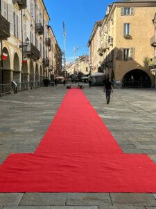 Visita Mattarella, si prepara il tappeto in via Roma