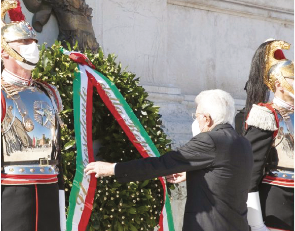 Il Presidente Mattarella all'Altare della Patria