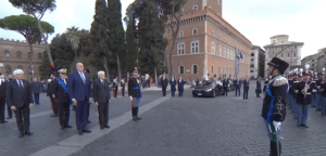 Sergio Mattarella all'Altare della Patria