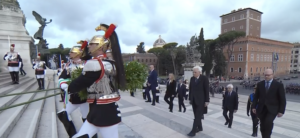 Sergio Mattarella all'Altare della Patria