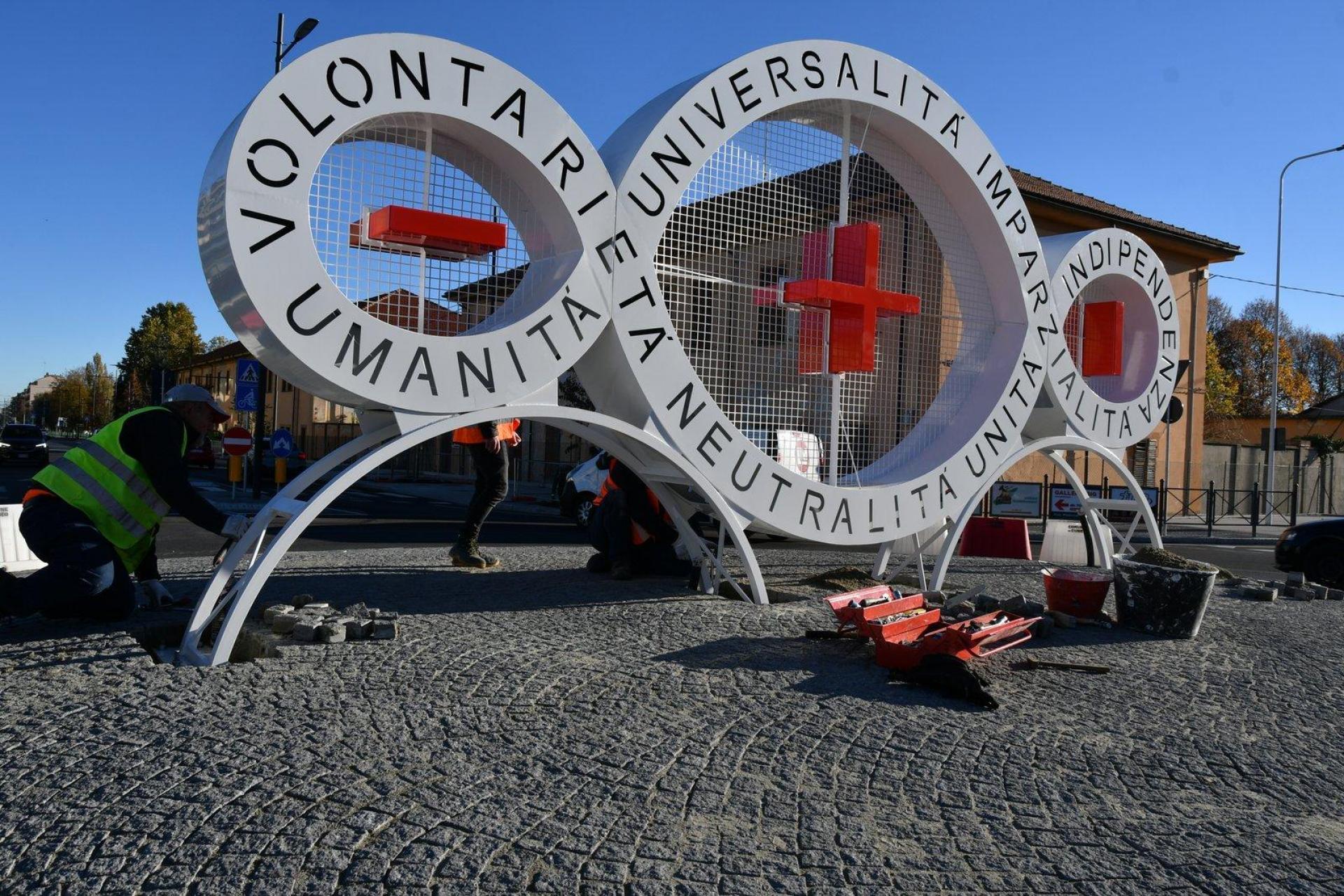 Installazione Terzo Paradiso rotonda di corso Francia a Cuneo