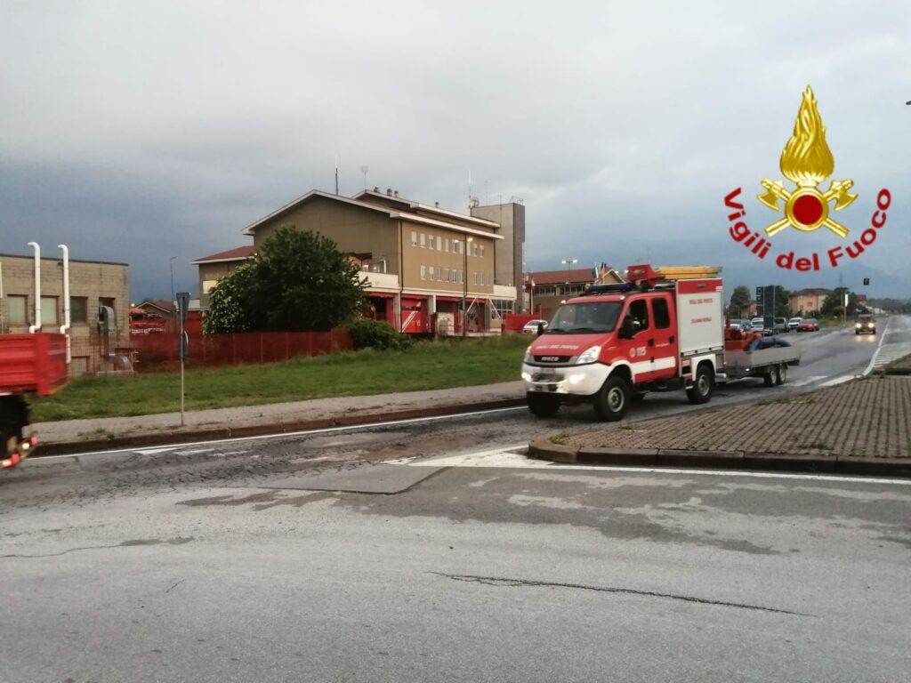 La colonna mobile dei vigili del fuoco di Cuneo partita per l'Emilia Romagna