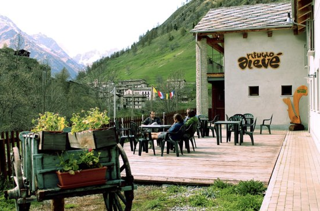 Pontechianale, rifugio Alevè