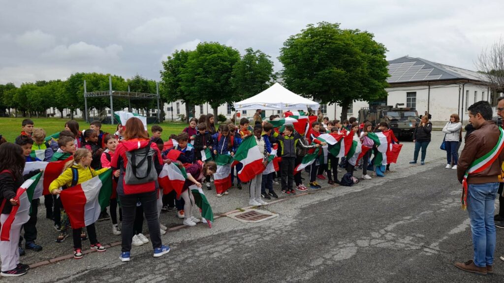 bambini di Bernezzo e Boves alla caserma Vian