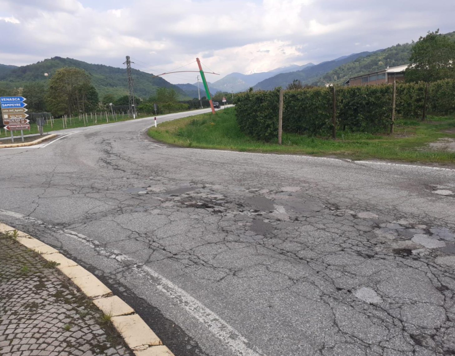 La rotonda verso Rossana e verso Venasca