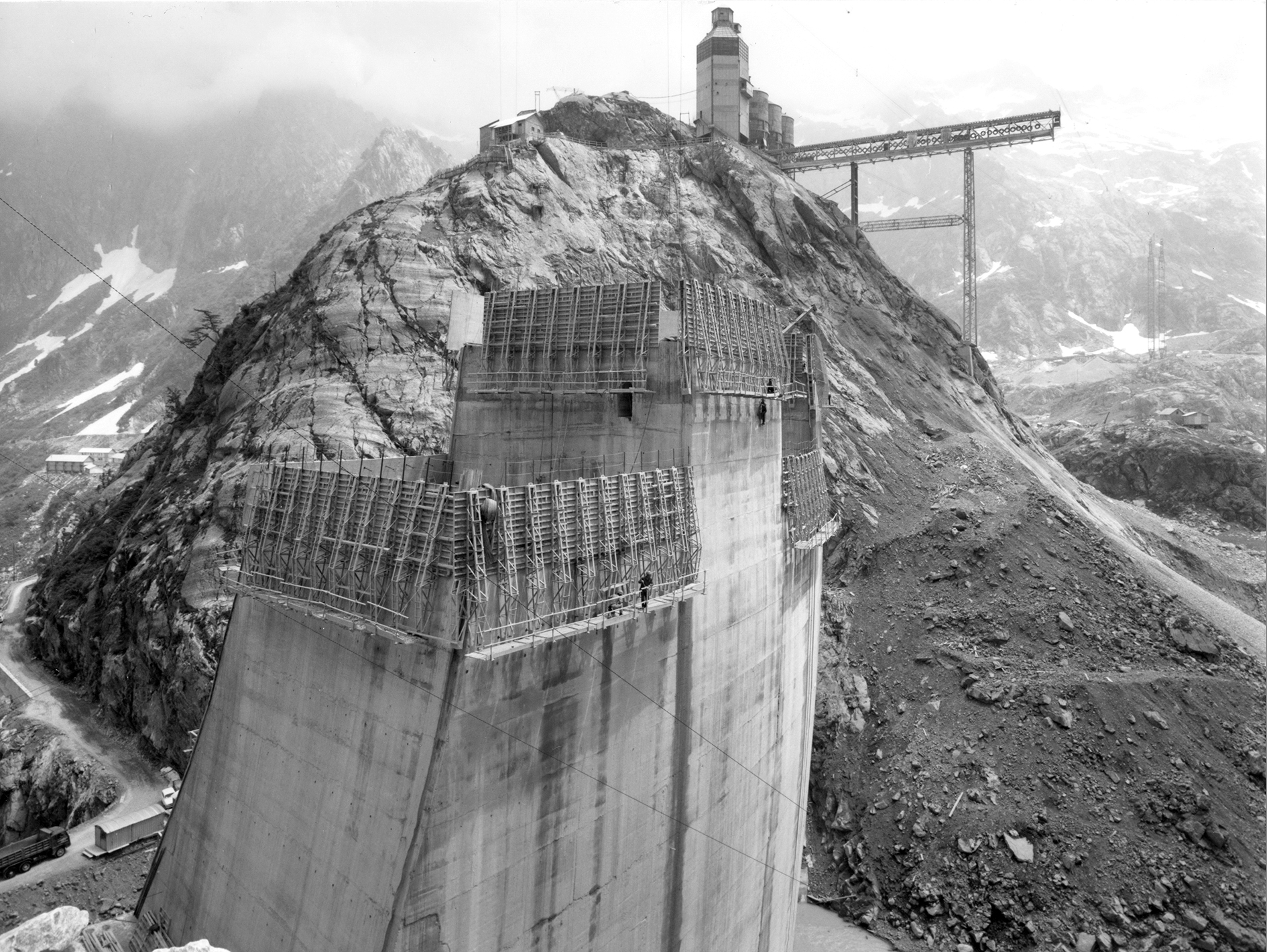 1976.Diga-del-Chiotas-avanzamento-getti-dei-conci.foto-ing.-C-1