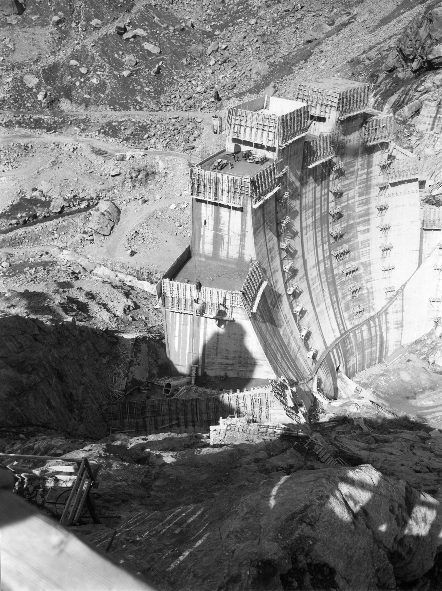 1976.Diga-del-Chiotas-avanzamento-getti-dei-conci.foto-ing.-C