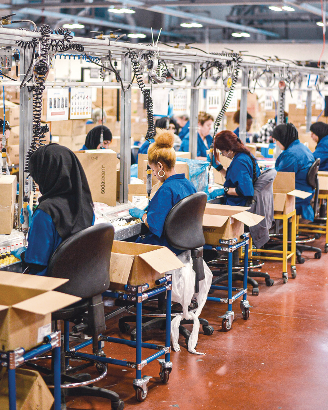 Operaie al lavoro