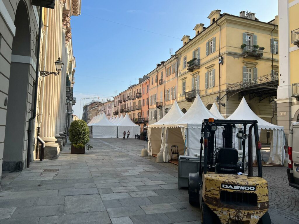 Montaggio stand fiera del marrone 2023