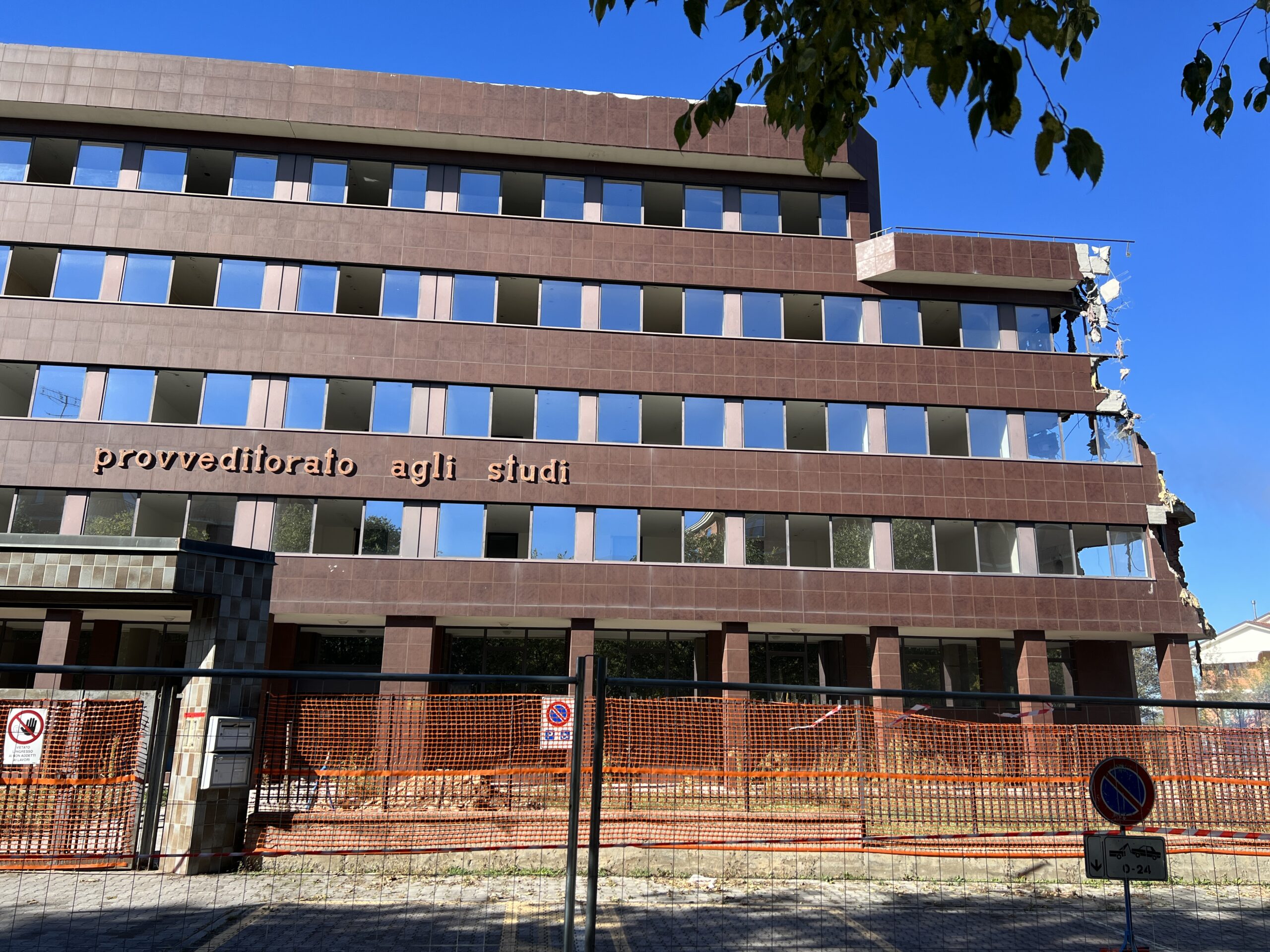 Abbattimento ex Provveditorato agli Studi