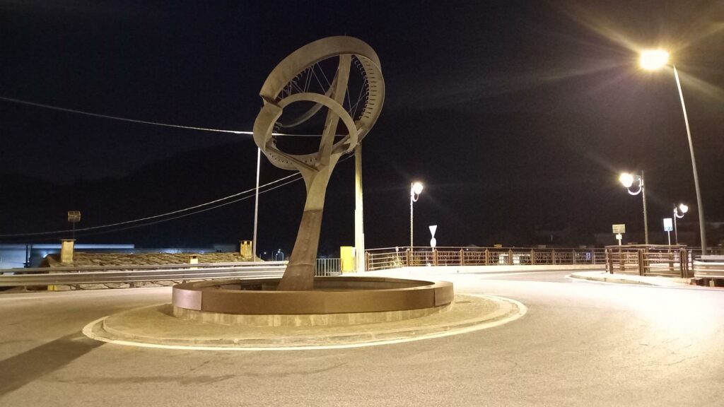Venasca nuovo monumento alla rotonda (2)