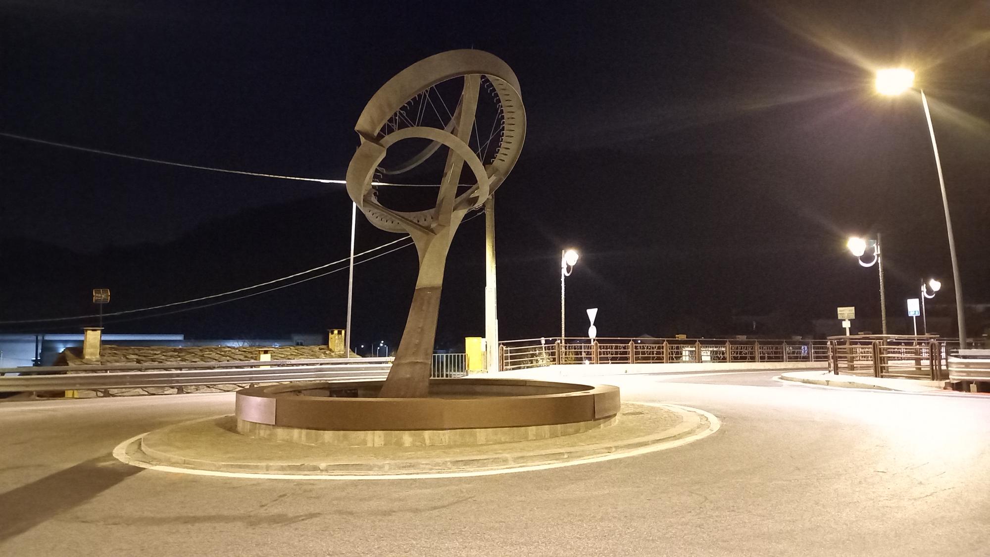 Venasca nuovo monumento alla rotonda (2)