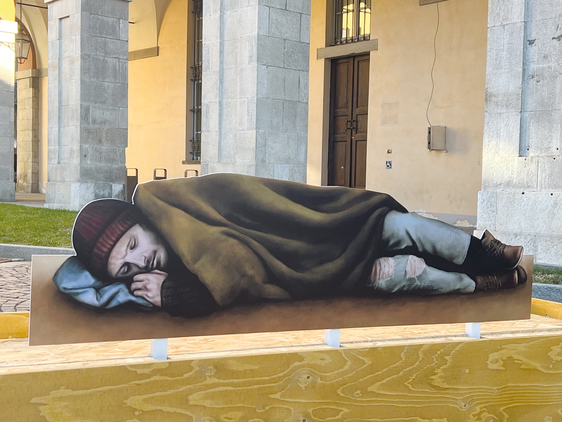 Il dormiente di Gabriele Casu in largo Audifreddi