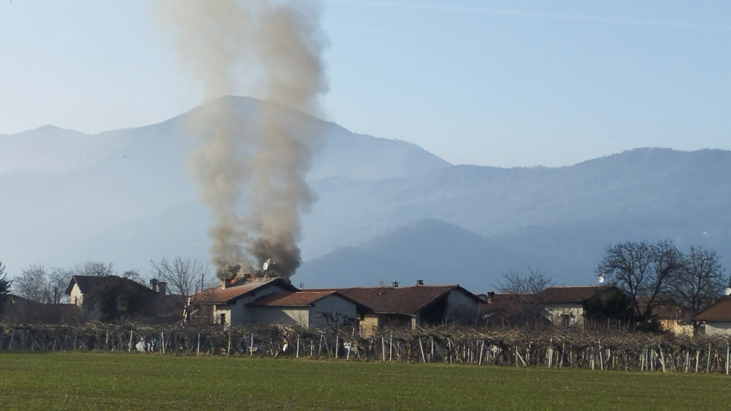 Castelletto Busca - Incendio in borgata Molineris