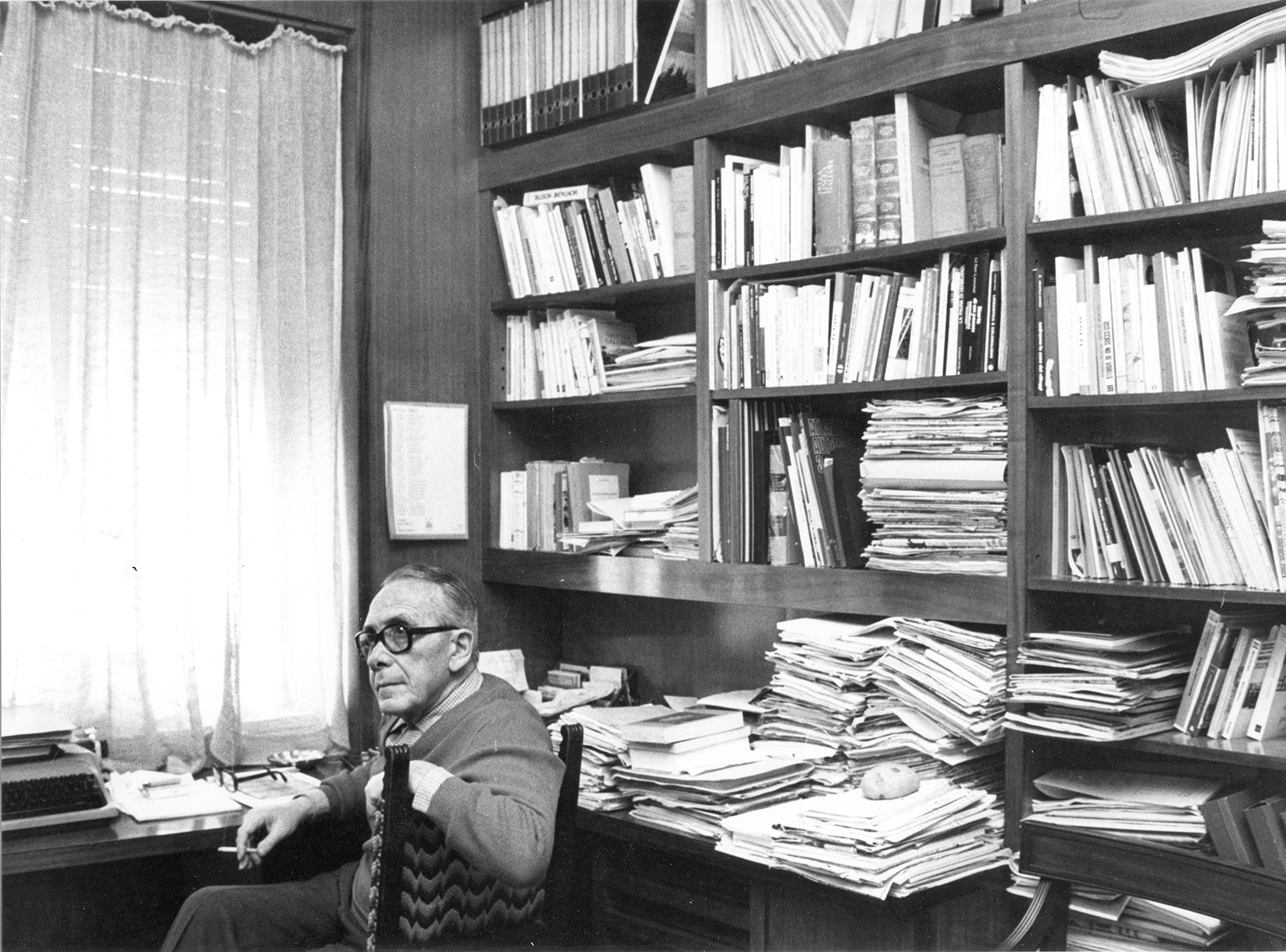 Archivio Nuto Revelli Nuto Revelli nel suo studio, Cuneo