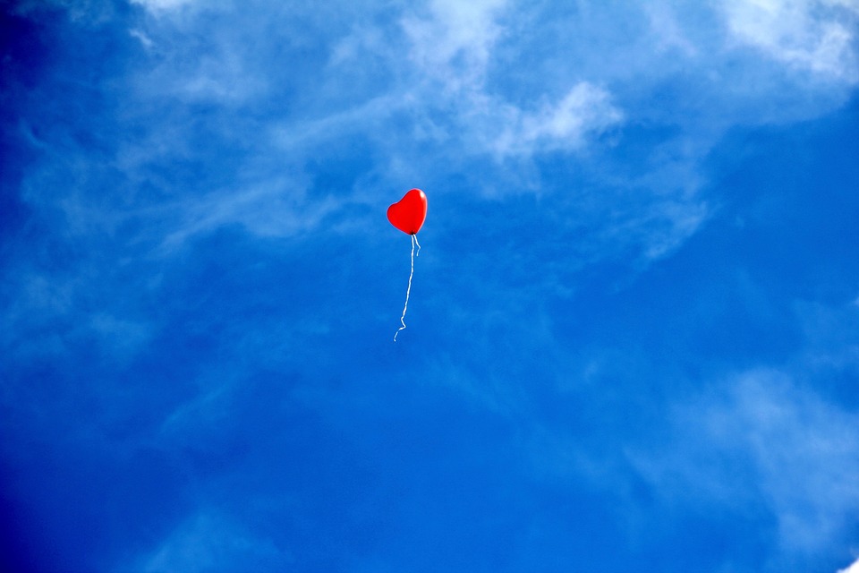 Palloncino che vola (foto Pixabay)