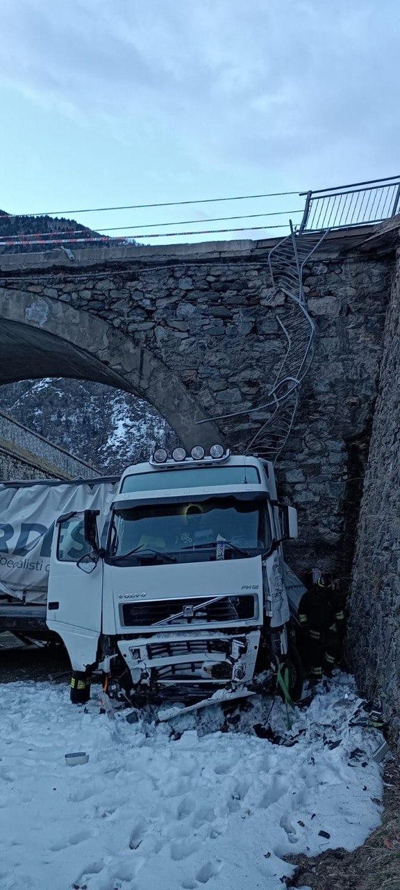 Camion caduto dal ponte a Vinadio