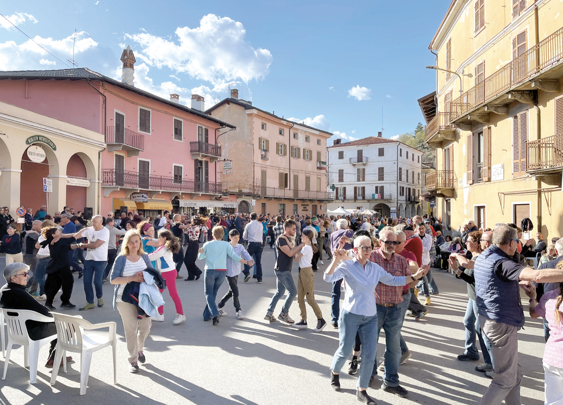 Caraglio - Balli occitani alla Fiera di Primavera