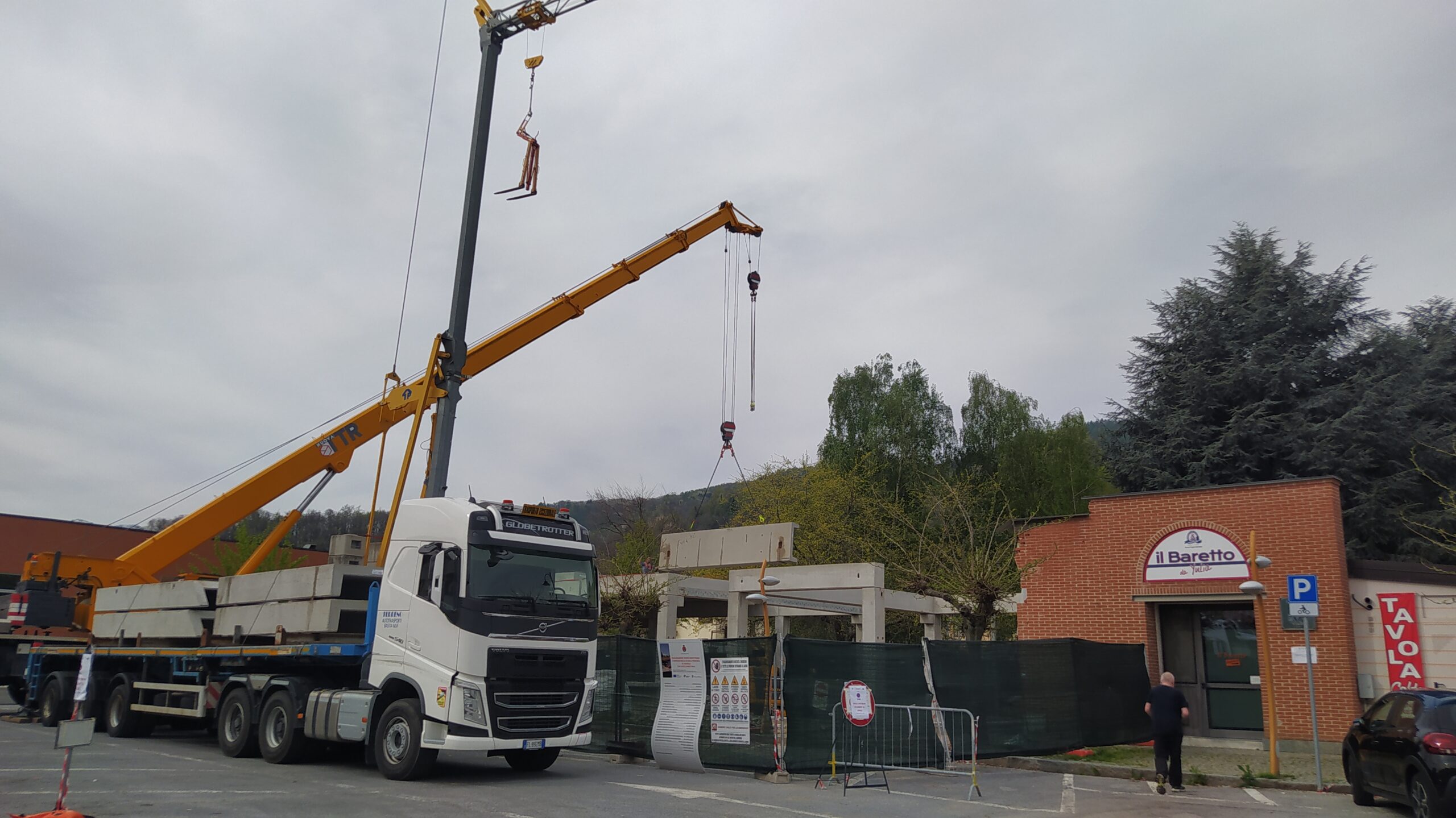 Vignolo - cantiere in piazza Grande