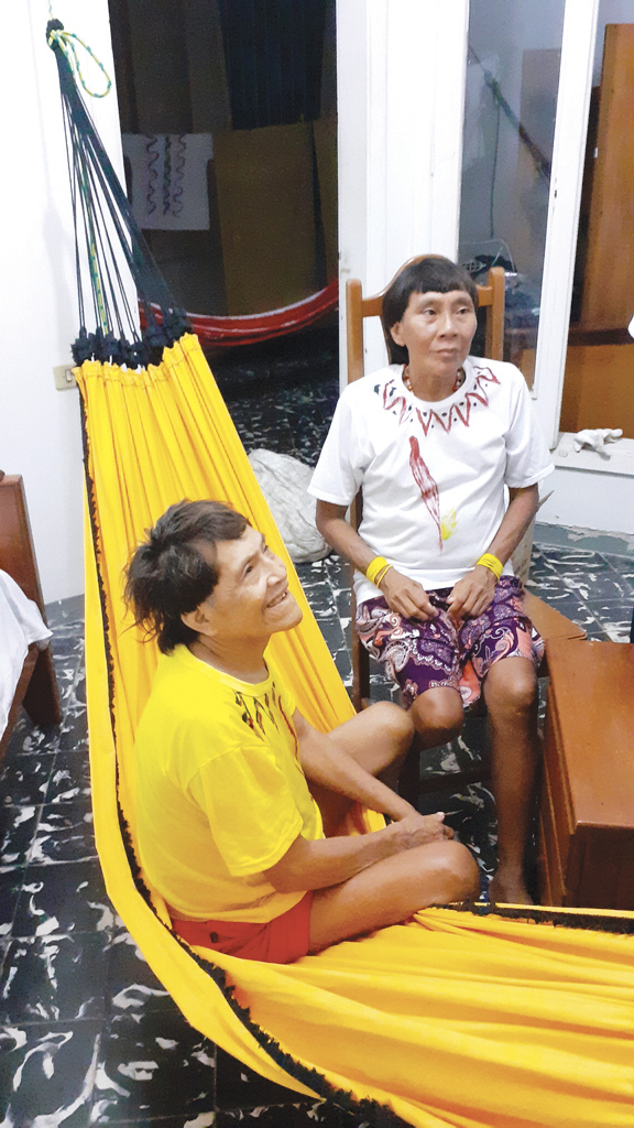 Sorino con la sua moglie Helena Yanomami - foto