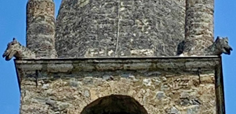 3 - Campanile dei quattro lupi; Sculture apotropaiche (Particolare); Anonimo; XIV-XV secolo; Chiesa cimiteriale di Santo Stefano; Pietraporzio.