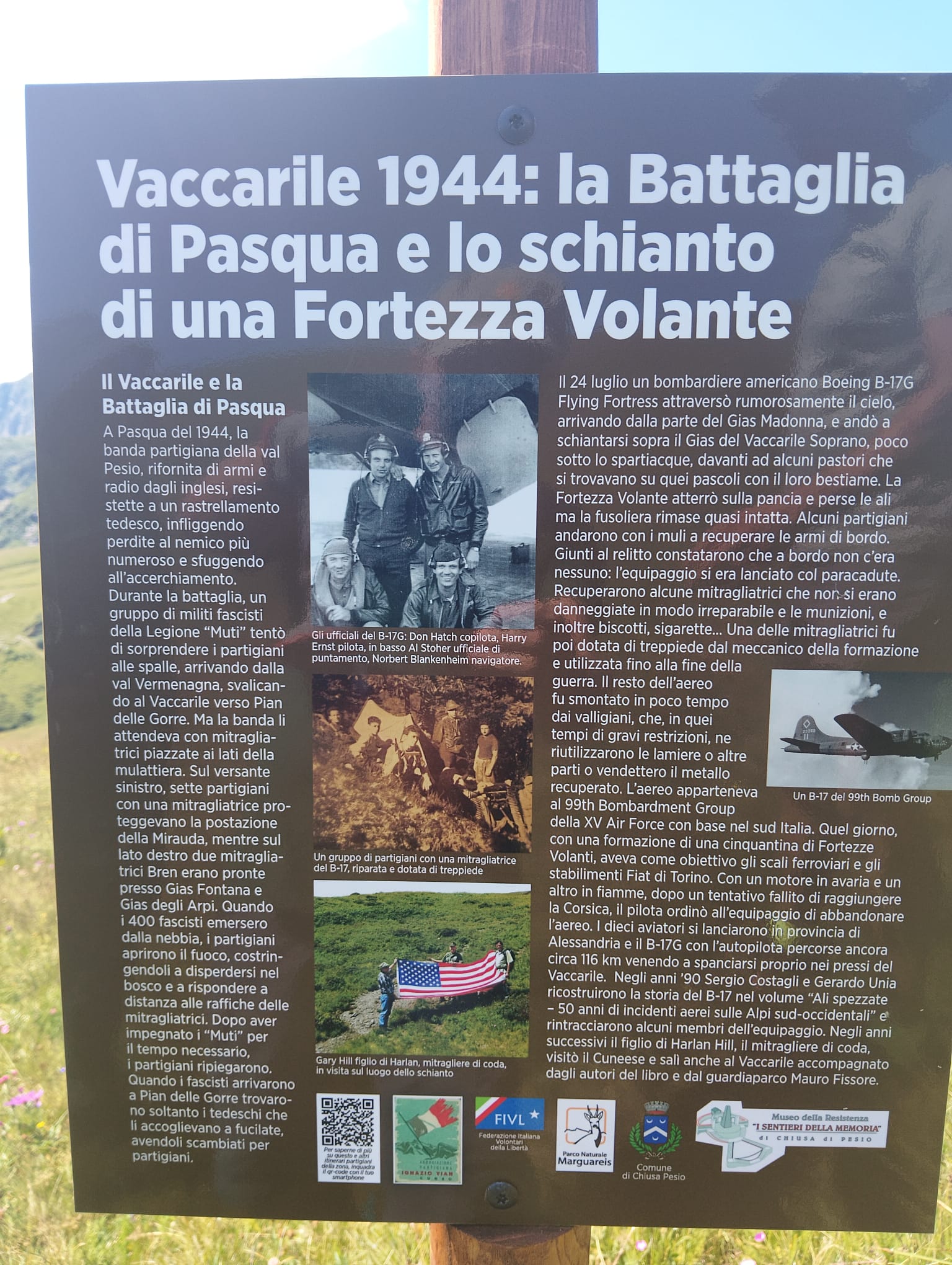 Il pannello commemorativo dell’evento del 26 luglio del 1944 al colle Vaccarile.