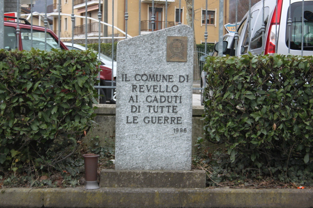 Revello - Monumento ai Caduti