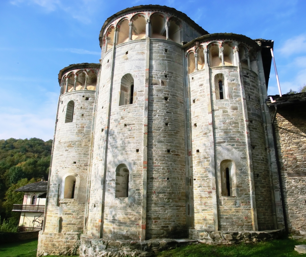 San Costanzo Al Monte -Absidi