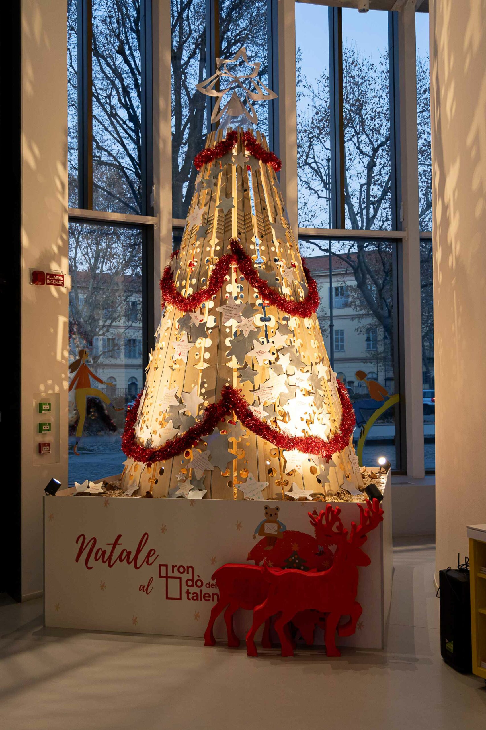 L'albero di Natale 2024 al Rondò dei Talenti 