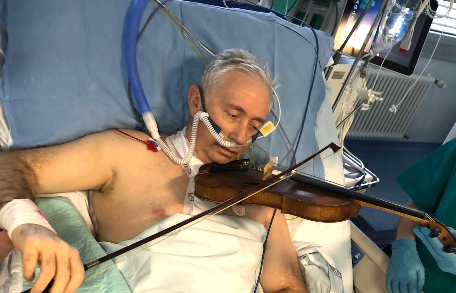 foto di Michele Monticone in terapia intensiva