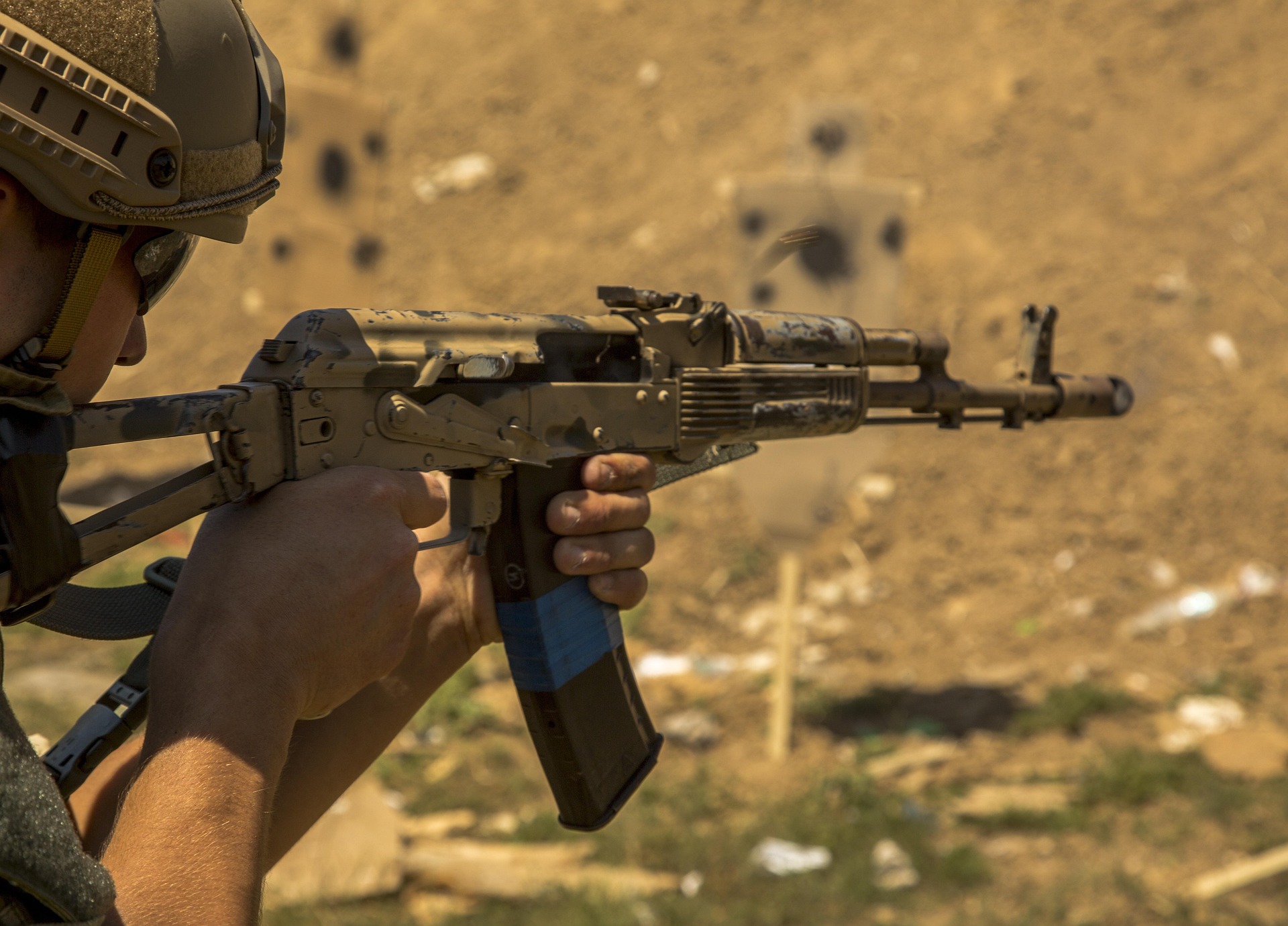 sodalto con arma (foto Pixabay)
