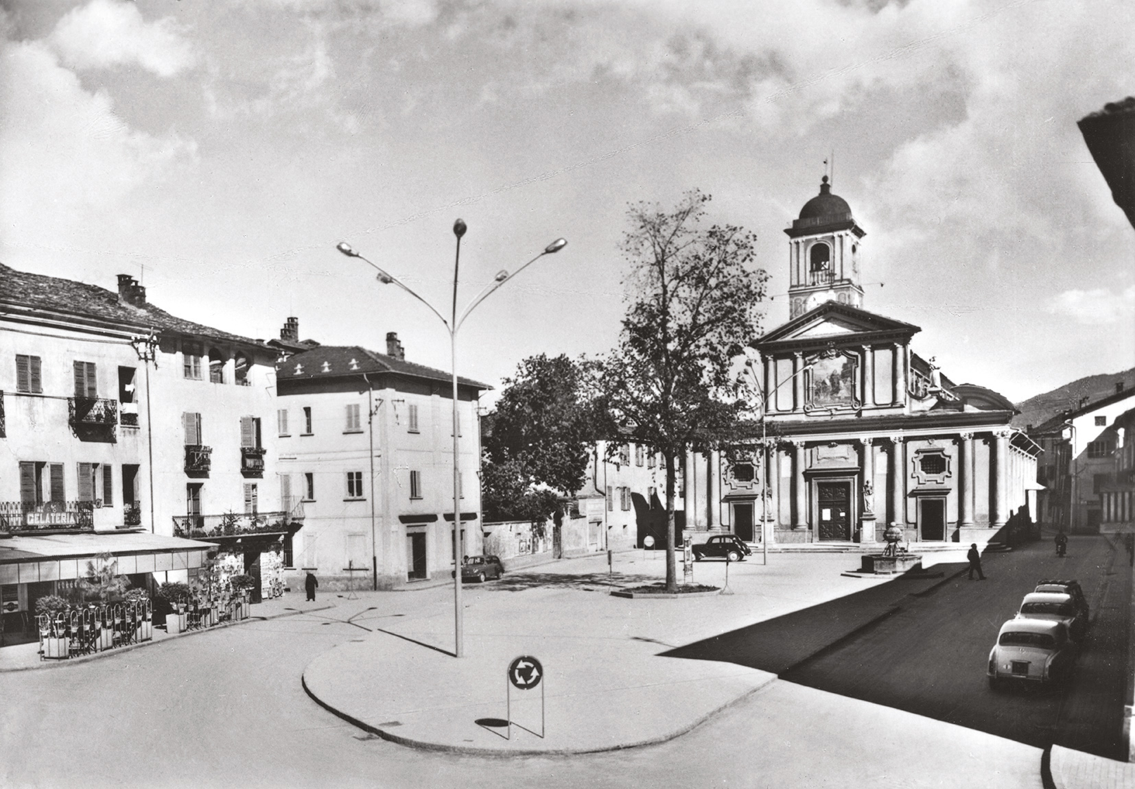Boves - Piazza dellOlmo negli anni Sessanta