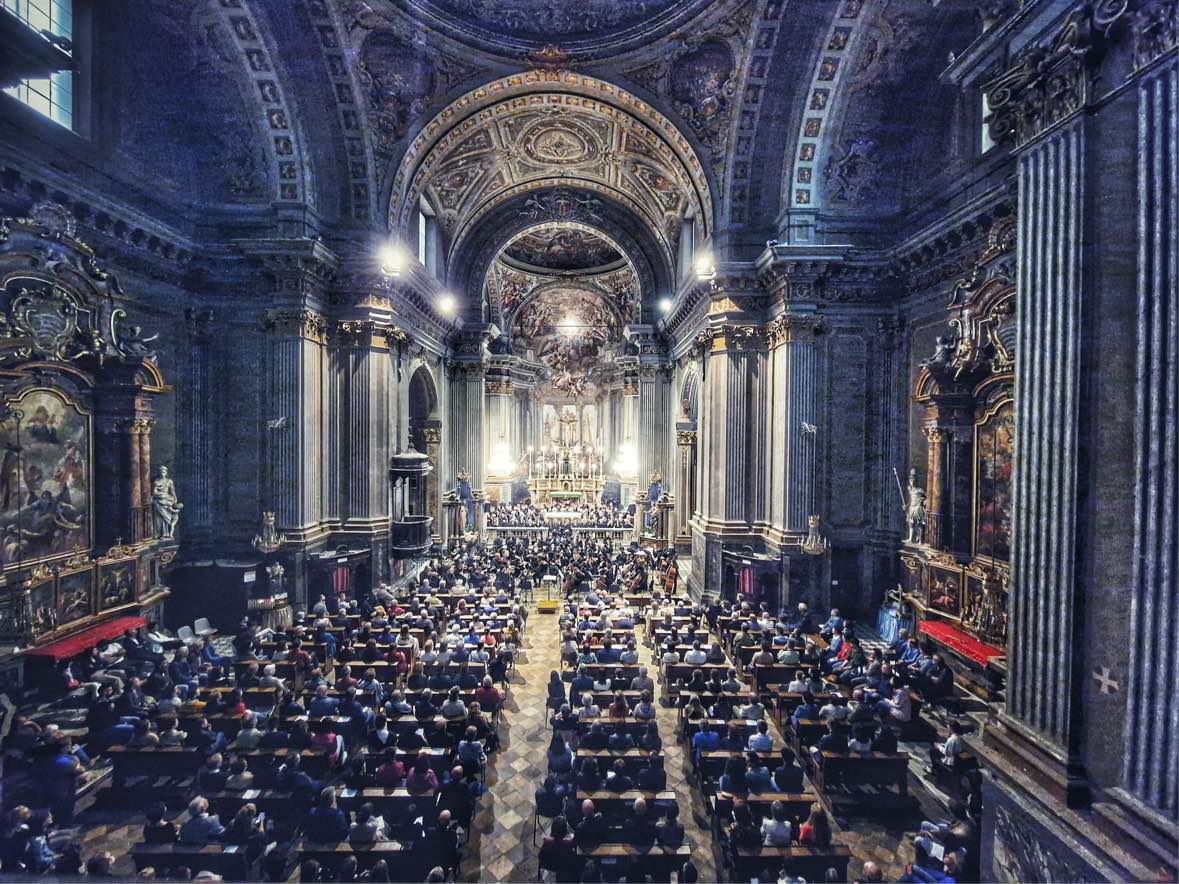 Busca_Foto Parrocchia con pubblico