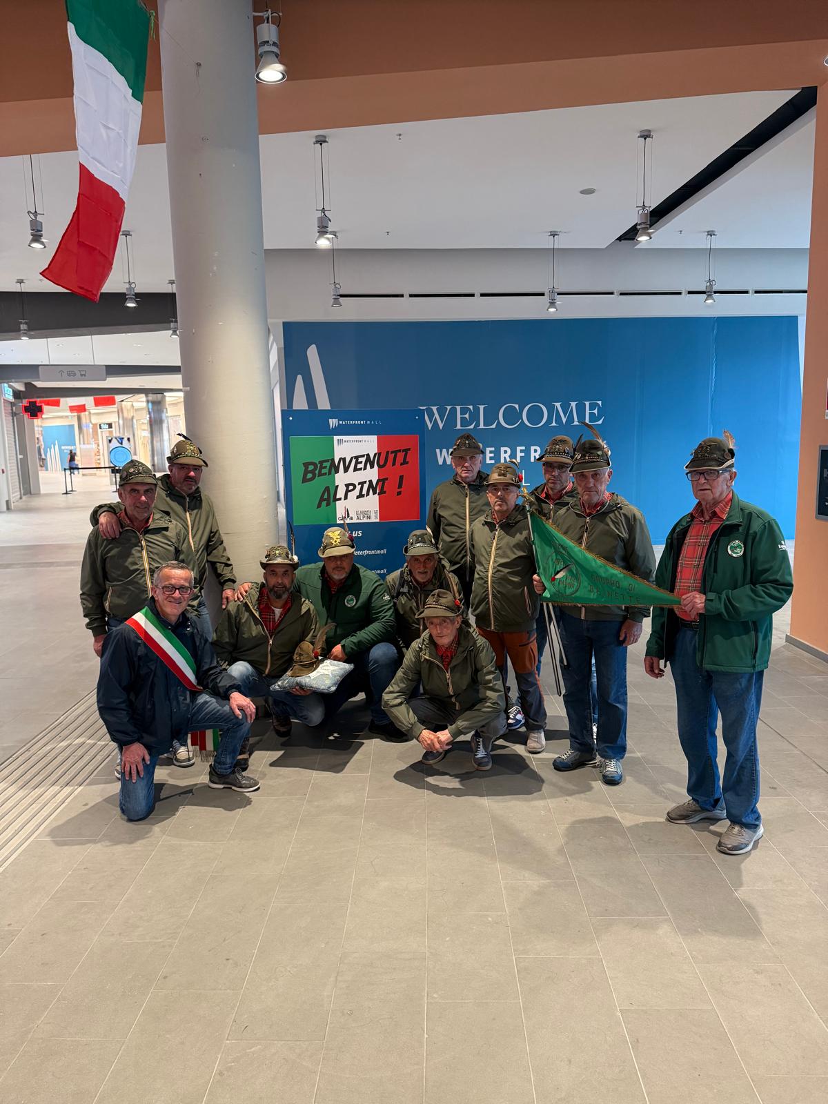 il gruppo Alpini di Beinette con il vice sindaco