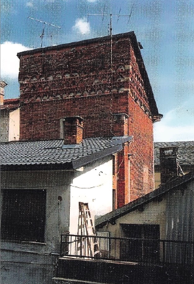 Una torre della fine del 13° secolo in Via Roma 22