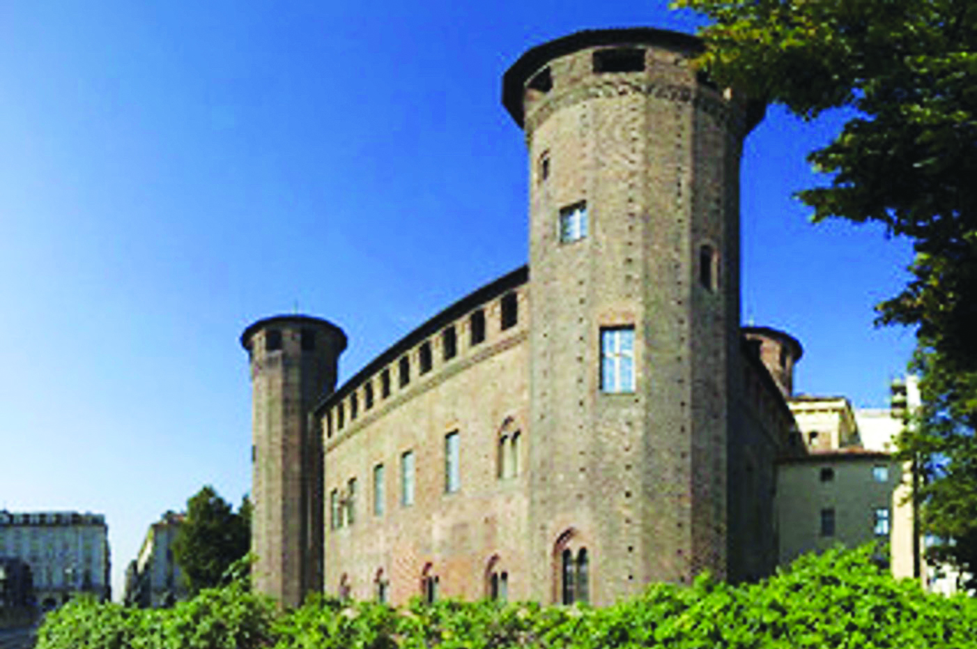 Veduta laterale della Casaforte degli Angiò a Torino